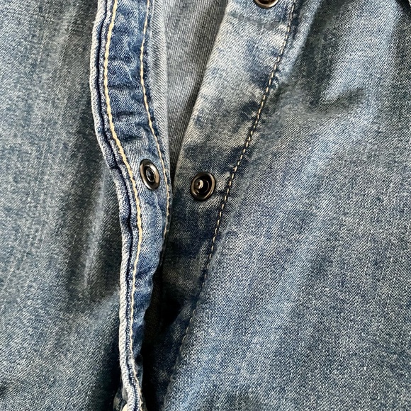 H&M Denim Shirt EUC - Picture 5 of 8